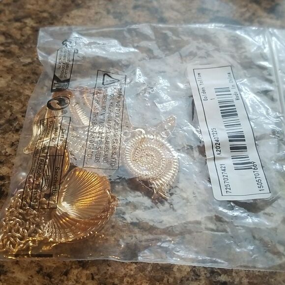 ❤ Starfish and Shell Necklace - Picture 8 of 9